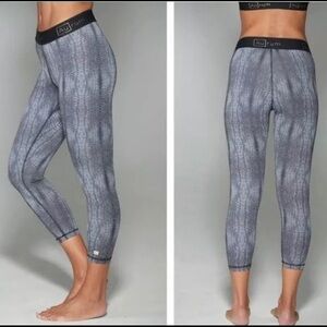 AURUM STEEL SCALES SNAKE CROPS SMALL LEGGINGS sz S
